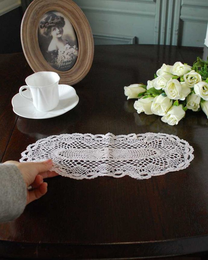 アンティーク 布製の雑貨　アンティーク雑貨　繊細で華やかなフランスアンティーク雑貨、手編みのドイリーレース。コンディションの良いものだけを選びましたアンティークなので、多少の汚れやシミがある場合がありますが、キレイなものだけを選んできました。(m-3136-z)