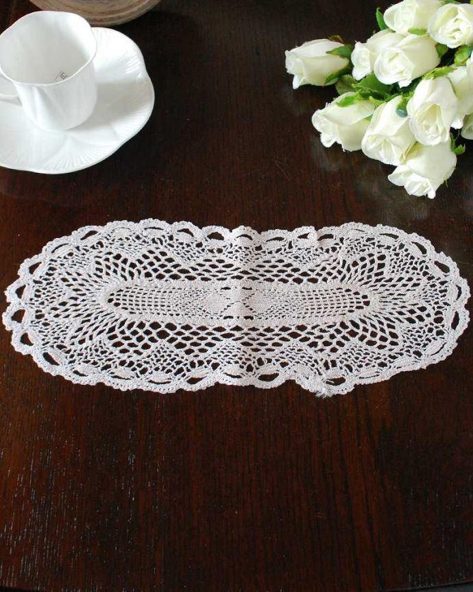 アンティーク 布製の雑貨　アンティーク雑貨　繊細で華やかなフランスアンティーク雑貨、手編みのドイリーレース。上から見ると･･･こんな形のドイリーです。(m-3136-z)