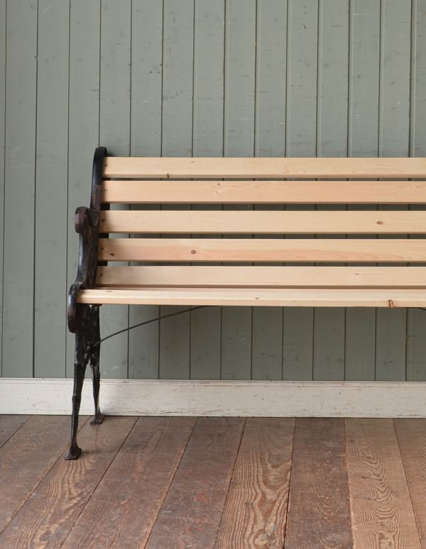 イギリスから届いたアンティークのアイアンベンチ（ガーデンチェア）(m