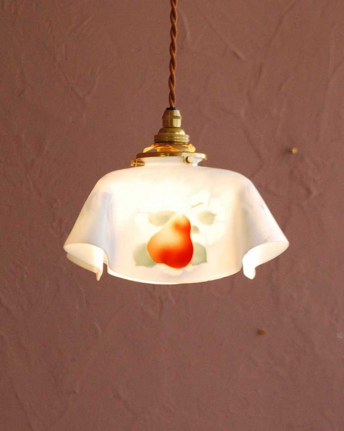 ペンダントライト　照明・ライティング　洋ナシが描かれたアンティーク シェードド(コード・シャンデリア電球・ギャラリーA)。。(m-3157-z)