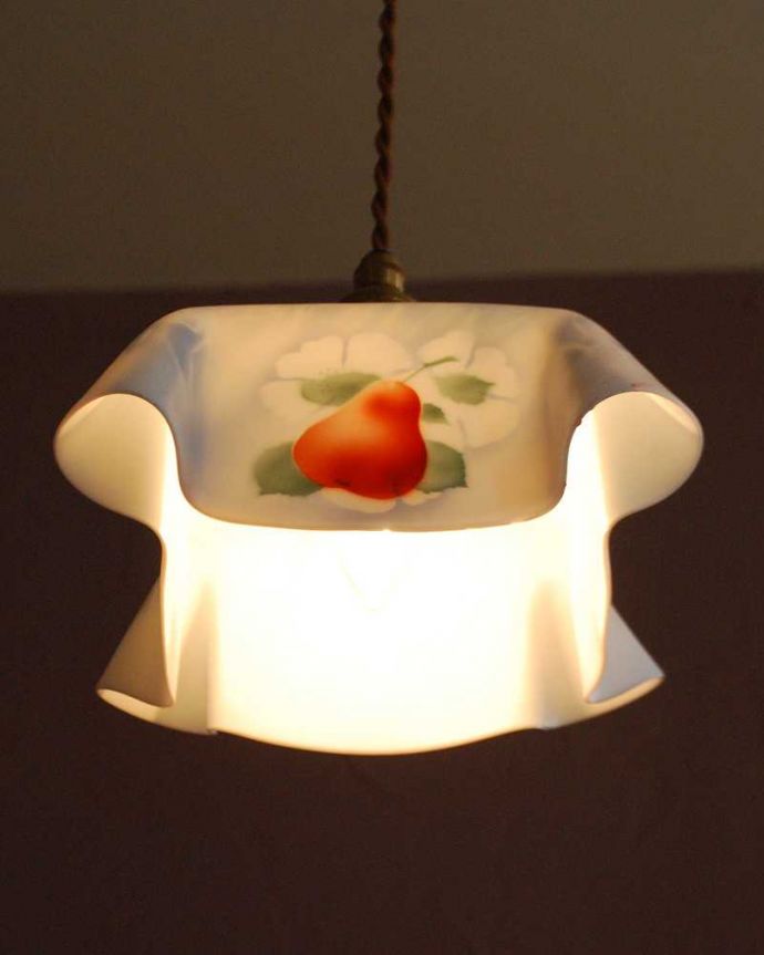 ペンダントライト　照明・ライティング　洋ナシが描かれたアンティーク シェードド(コード・シャンデリア電球・ギャラリーA)。。(m-3157-z)