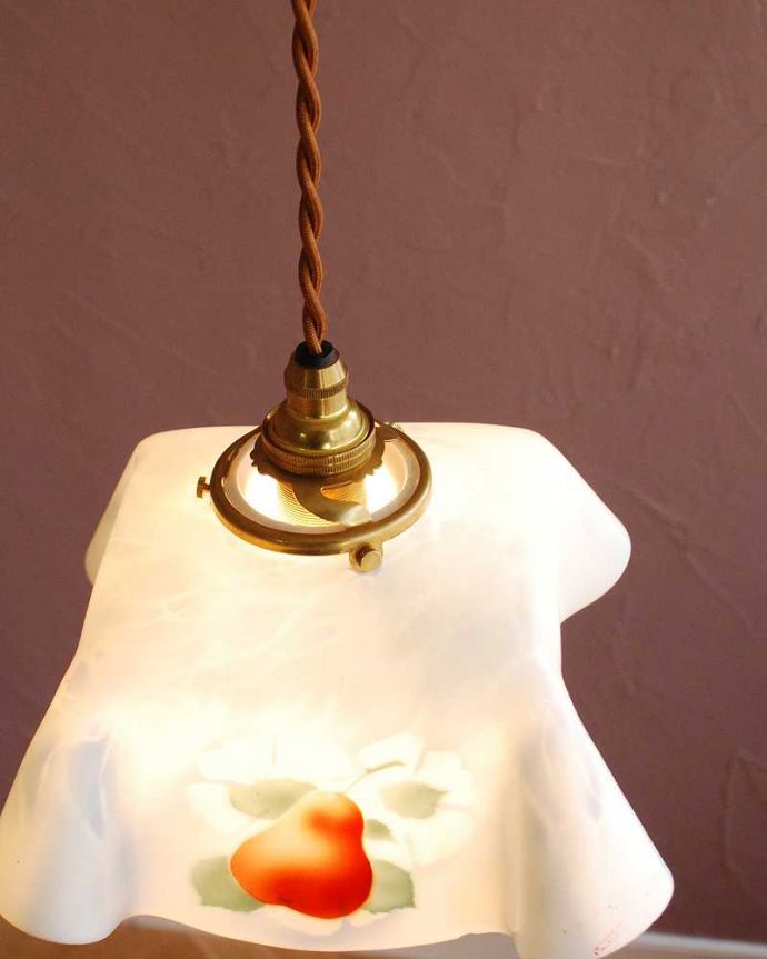 ペンダントライト　照明・ライティング　洋ナシが描かれたアンティーク シェードド(コード・シャンデリア電球・ギャラリーA)。。(m-3157-z)