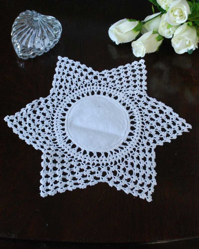 アンティーク 布製の雑貨　アンティーク雑貨　ハンドメイドのフランスアンティーク雑貨、お星様のデザインが可愛いドイリー。上から見ると･･･こんな形のドイリーです。(m-3214-z)