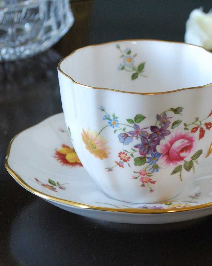 アンティーク 陶磁器の雑貨　アンティーク雑貨　ロイヤルクラウンダービー（ポジー）のアンティークカップ＆ソーサー。飾って使って楽しむ小さなアンティークアンティークでしか手に入れることが出来ない美しい模様のカップ＆ソーサー。(m-3228-z)