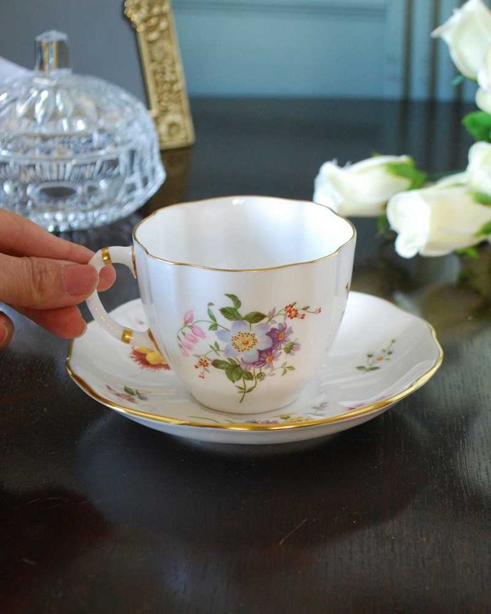 アンティーク 陶磁器の雑貨　アンティーク雑貨　ロイヤルクラウンダービー（ポジー）のアンティークカップ＆ソーサー。お茶の時間をもっと優雅に･･･眺めているだけじゃもったいないので、実用的に使って下さい。(m-3228-z)