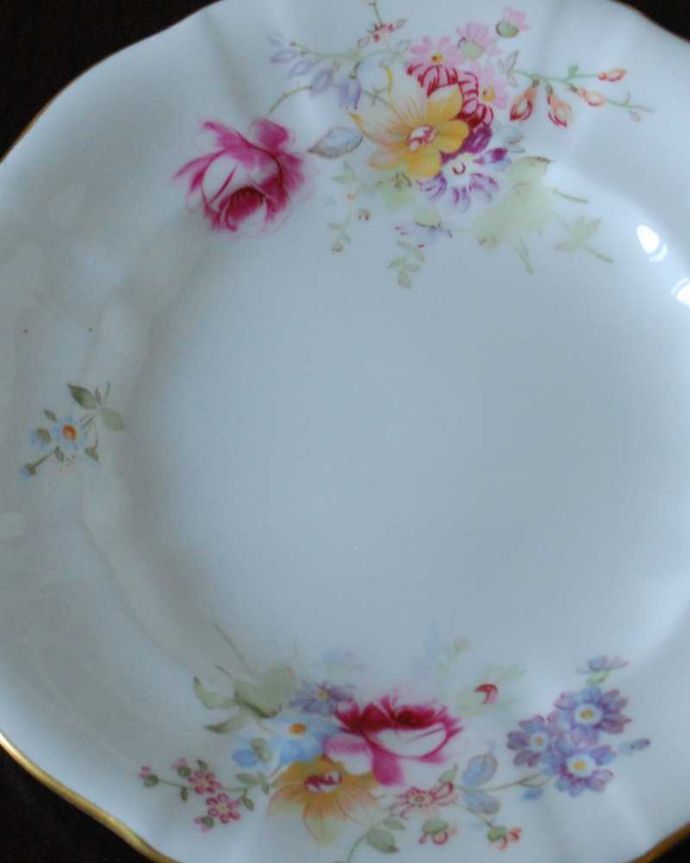 アンティーク 陶磁器の雑貨　アンティーク雑貨　ロイヤルクラウンダービー（ポジー）のアンティークプレート。一番使いやすいサイズのパンプレート食事の時、パンを乗せるために使われるプレートは、一番使いやすく実用的な大きさ。(m-3231-z)