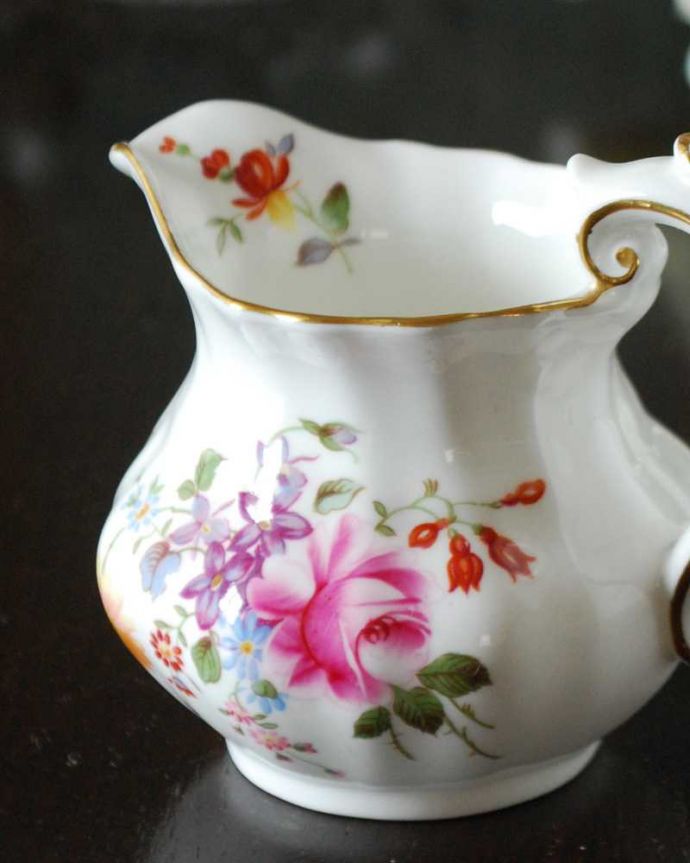 アンティーク 陶磁器の雑貨　アンティーク雑貨　ロイヤルクラウンダービー（ポジー）のお花のブーケが可愛いアンティークミルクポット。長い間、愛されてきた「ポジー」お花のブーケの優雅なデザインが素敵なロイヤルクラウンダービーのロングセラーです。(m-3241-z)