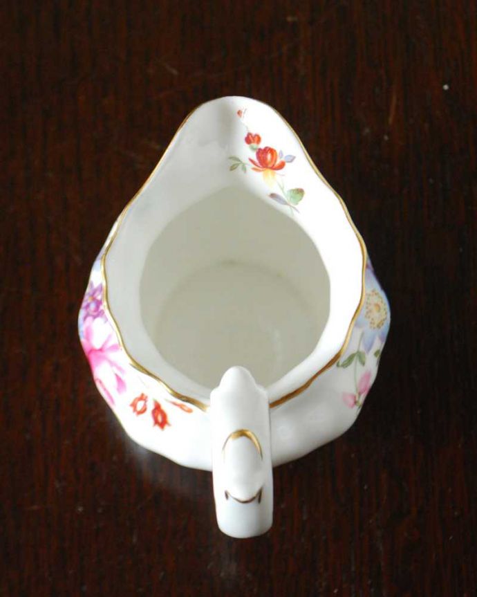 アンティーク 陶磁器の雑貨　アンティーク雑貨　ロイヤルクラウンダービー（ポジー）のお花のブーケが可愛いアンティークミルクポット。上から見るとこんな感じです状態のいいものだけを選んでいますが、アンティークなのでキズや欠けがある場合があります。(m-3241-z)
