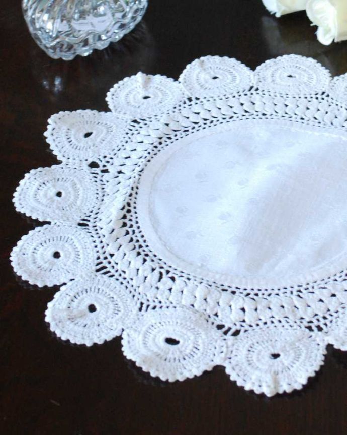 アンティーク 布製の雑貨 アンティーク雑貨 お花のような華やかなフランスのアンティークドイリーレース。一枚一枚、大切に手作りされました。(m-3254-z)