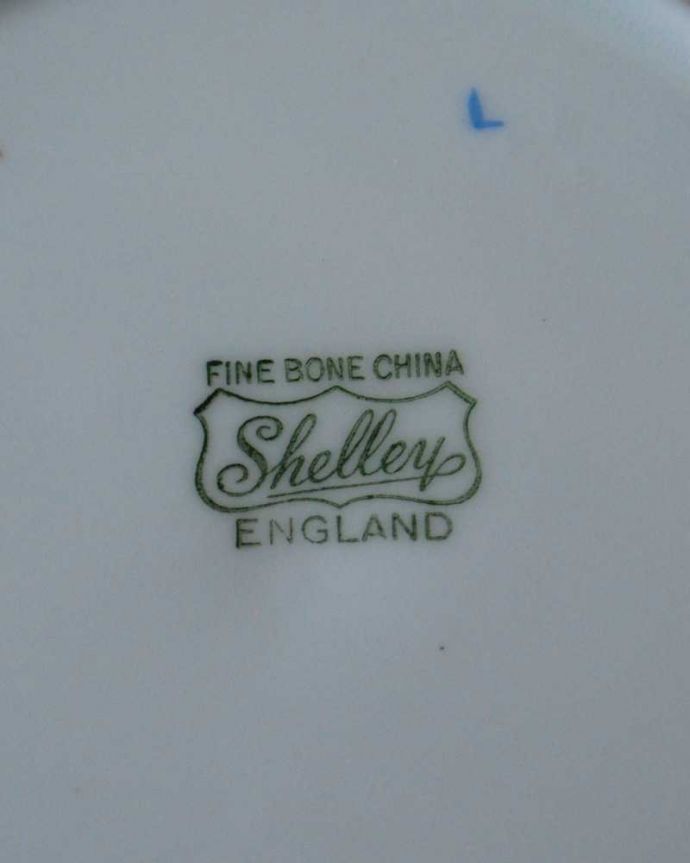 シェ―リー窯　アンティーク雑貨　ピンクのお花が美しいシェリー窯のアンティークプレート。裏側には品質の証製造メーカー保証の意味がこもった窯印、ポーセリンマークがあります。(m-3257-z)