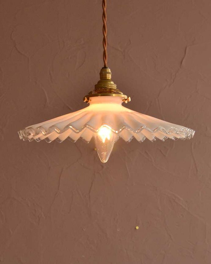 ペンダントライト　照明・ライティング　フランスで見つけたフリルシェード、アンティークペンダントライト（コード・シャンデリア電球・ギャラリーA付き）。。(m-3277-z)