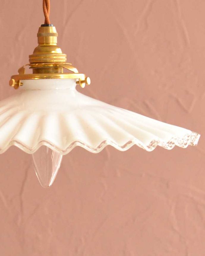 ペンダントライト　照明・ライティング　フランスで見つけたフリルシェード、アンティークペンダントライト（コード・シャンデリア電球・ギャラリーA付き）。。(m-3277-z)