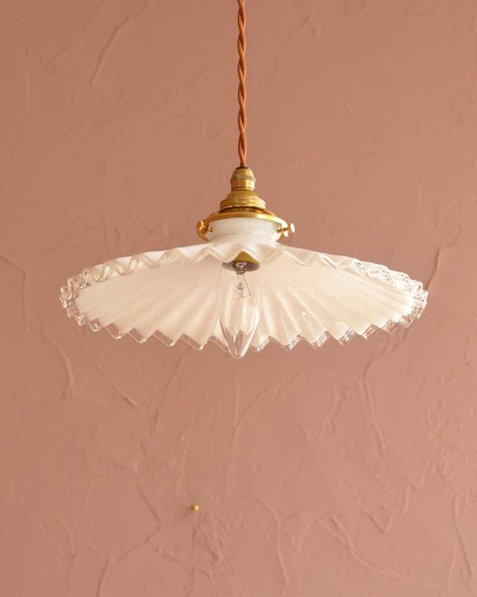 ペンダントライト　照明・ライティング　フランスで見つけたフリルシェード、アンティークペンダントライト（コード・シャンデリア電球・ギャラリーA付き）。。(m-3277-z)