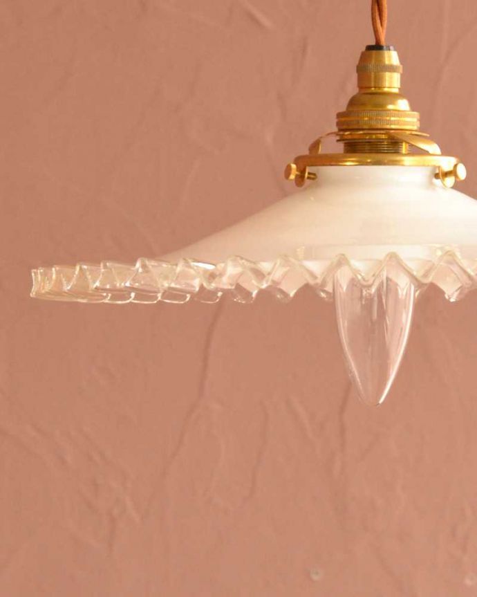 ペンダントライト　照明・ライティング　フリルシェードのアンティークペンダントライト(コード・シャンデリア電球・ギャラリーA付き)。。(m-3279-z)