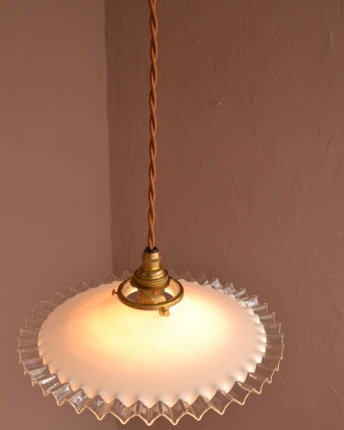 ペンダントライト　照明・ライティング　フリルシェードのアンティークペンダントライト(コード・シャンデリア電球・ギャラリーA付き)。。(m-3279-z)