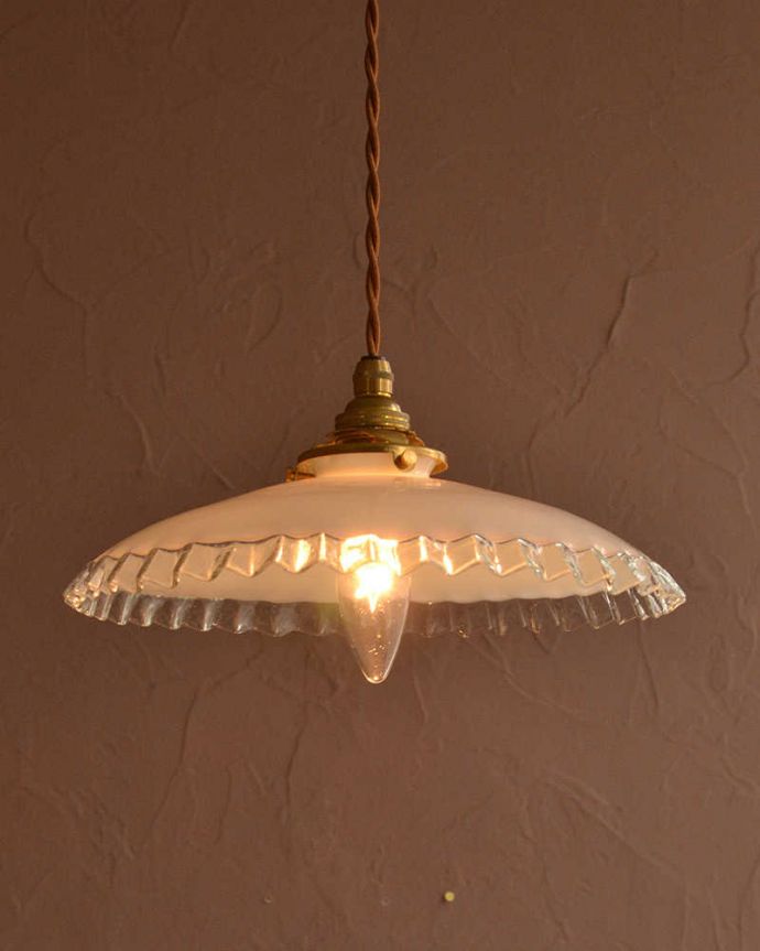 ペンダントライト　照明・ライティング　フランスで見つけたフリルシェード、アンティークペンダントライト(コード・シャンデリア電球・ギャラリーA付き)。。(m-3280-z)