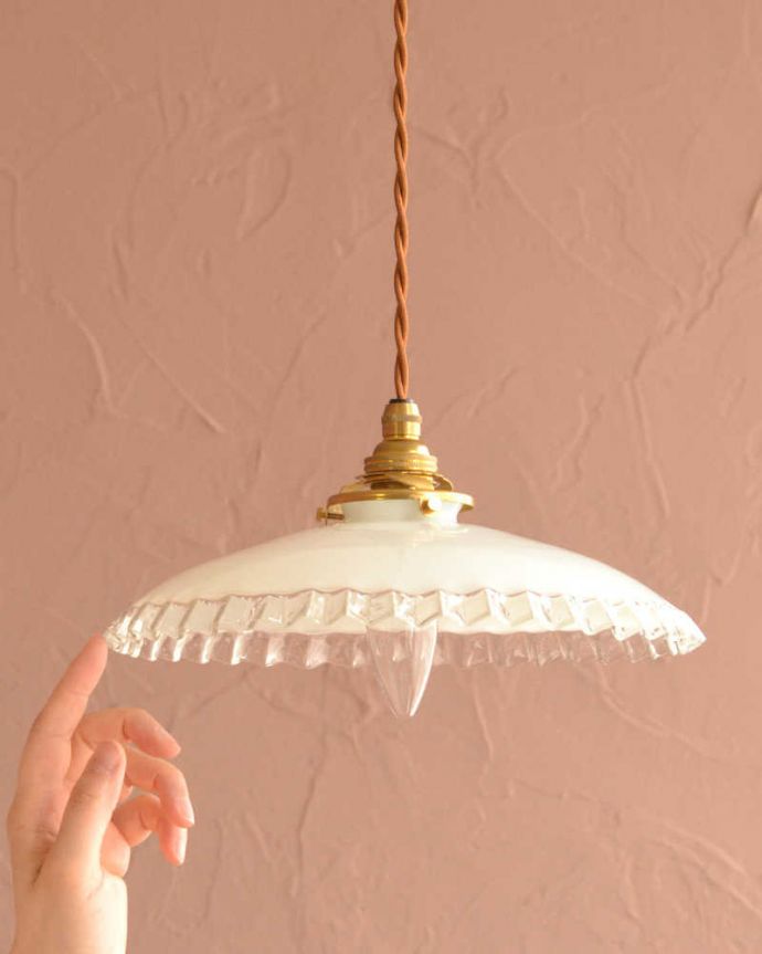 ペンダントライト　照明・ライティング　フランスで見つけたフリルシェード、アンティークペンダントライト(コード・シャンデリア電球・ギャラリーA付き)。。(m-3280-z)