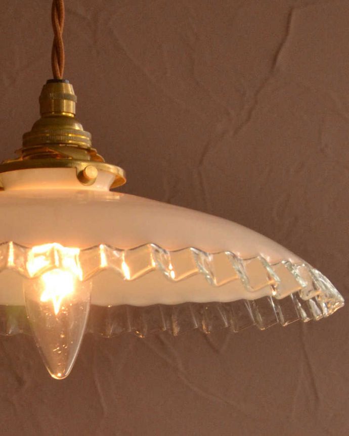 ペンダントライト　照明・ライティング　フランスで見つけたフリルシェード、アンティークペンダントライト(コード・シャンデリア電球・ギャラリーA付き)。。(m-3280-z)