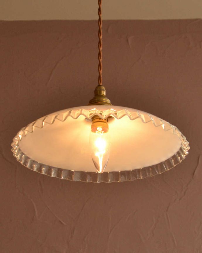 ペンダントライト　照明・ライティング　フランスで見つけたフリルシェード、アンティークペンダントライト(コード・シャンデリア電球・ギャラリーA付き)。。(m-3280-z)