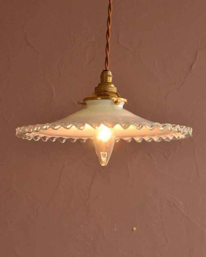 ペンダントライト　照明・ライティング　フランスで見つけたフリルシェード、アンティークペンダントライト（コード・シャンデリア電球・ギャラリーA付き）。。(m-3282-z)