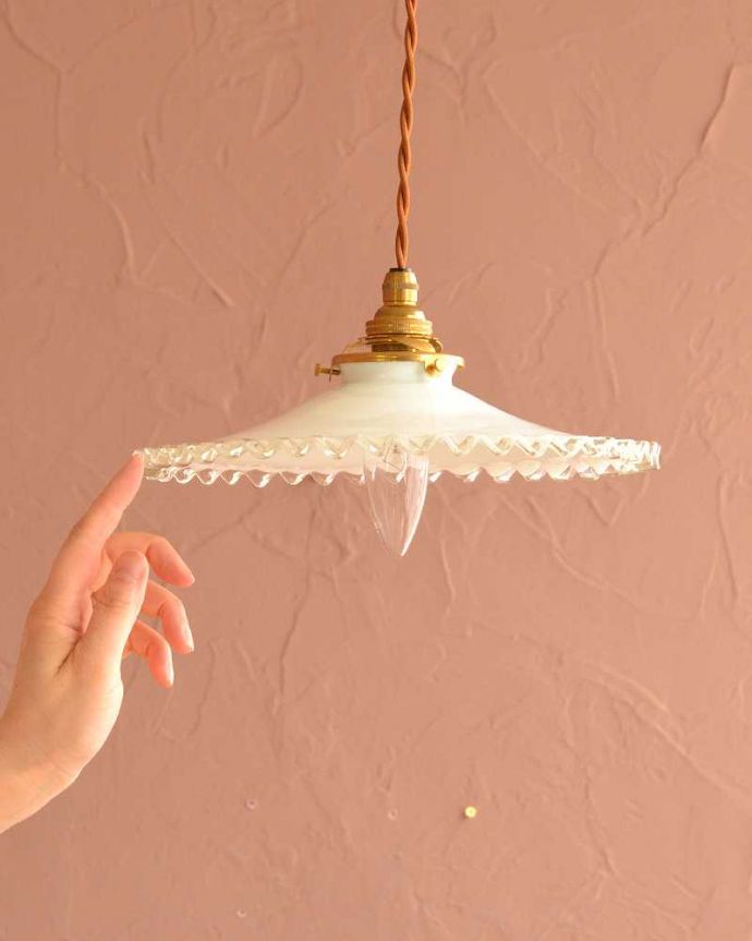 ペンダントライト　照明・ライティング　フランスで見つけたフリルシェード、アンティークペンダントライト（コード・シャンデリア電球・ギャラリーA付き）。。(m-3282-z)