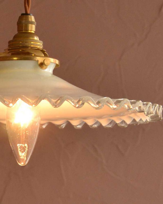 ペンダントライト　照明・ライティング　フランスで見つけたフリルシェード、アンティークペンダントライト（コード・シャンデリア電球・ギャラリーA付き）。。(m-3282-z)