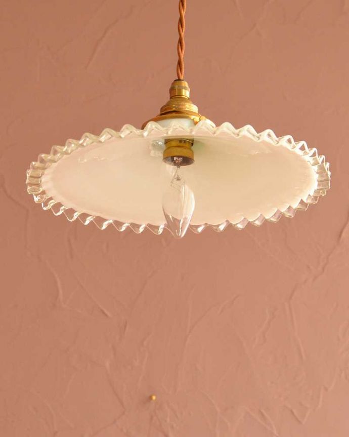 ペンダントライト　照明・ライティング　フランスで見つけたフリルシェード、アンティークペンダントライト（コード・シャンデリア電球・ギャラリーA付き）。。(m-3282-z)