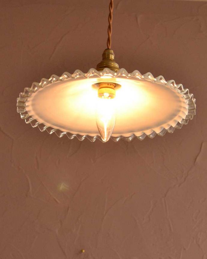 ペンダントライト　照明・ライティング　フランスで見つけたフリルシェード、アンティークペンダントライト（コード・シャンデリア電球・ギャラリーA付き）。。(m-3282-z)