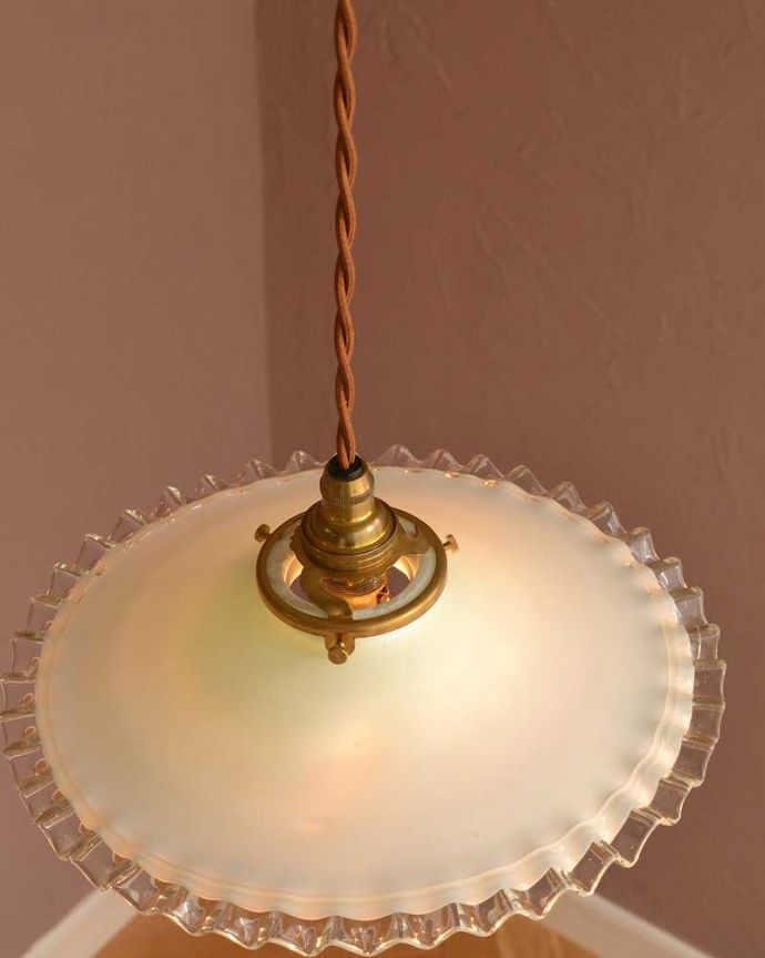 ペンダントライト　照明・ライティング　フランスで見つけたフリルシェード、アンティークペンダントライト（コード・シャンデリア電球・ギャラリーA付き）。。(m-3282-z)