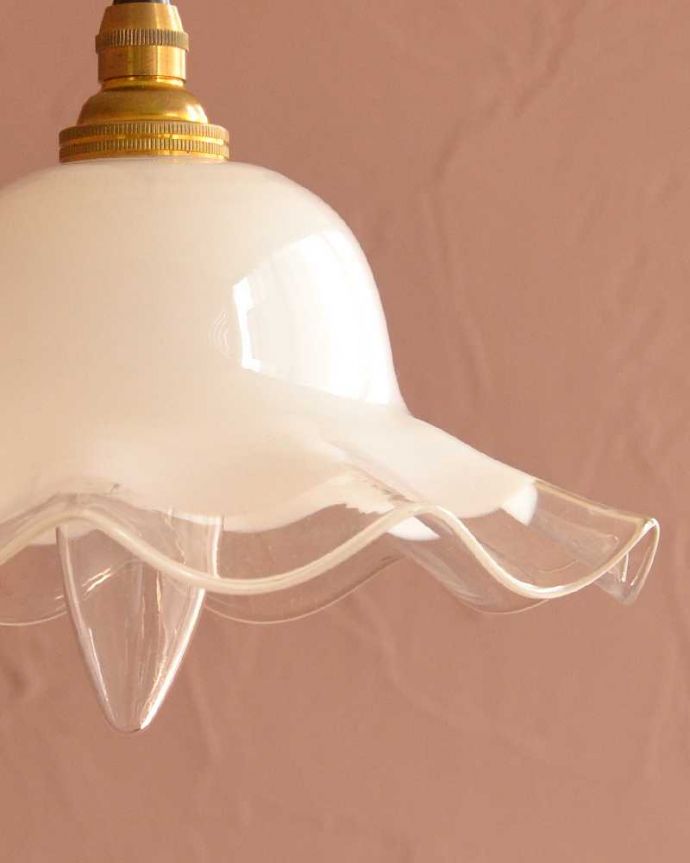 ペンダントライト　照明・ライティング　ミルクガラスのキレイなアンティークペンダントライト（コード・シャンデリア球・ギャラリーなし） 。。(m-3283-z)