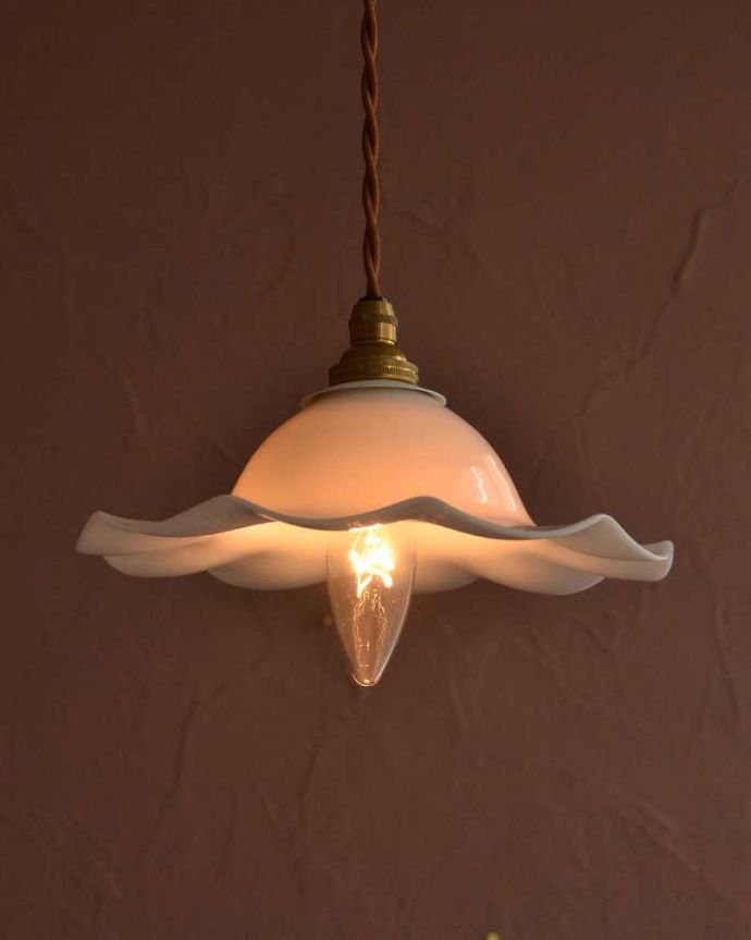 ペンダントライト　照明・ライティング　真っ白なフランスのアンティークミルクシェード(コード・シャンデリア電球・ギャラリーなし) 。。(m-3284-z)