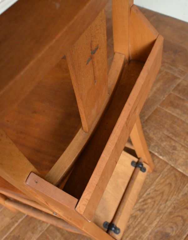 お祈り台付きのアンティークチェア、クロス入りのチャーチチェア(m-330