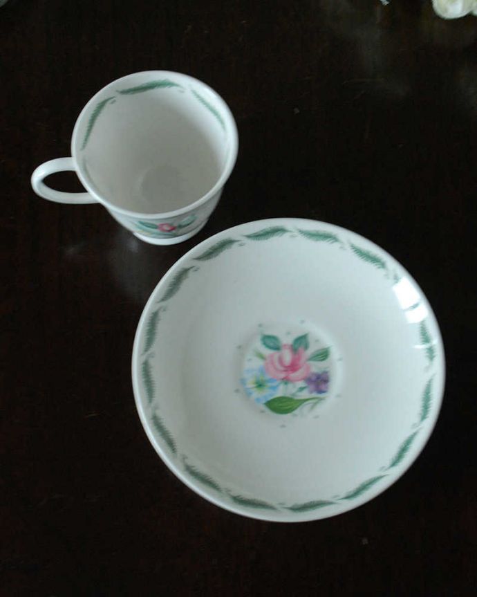 英国アンティークのおしゃれな食器