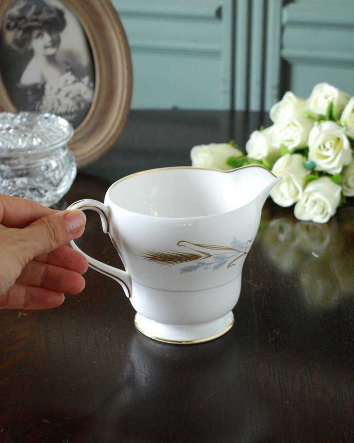 シェ―リー窯 アンティーク雑貨 黄金の麦のシェリー窯、イギリスで見つけたアンティークミルクポット。自分だけの使い方で使ってみましょうたっぷりミルクが注げるように、英国のミルクピッチャーのサイズは他の国のものと比べて大きめに作られていて実用的。(m-3332-z)