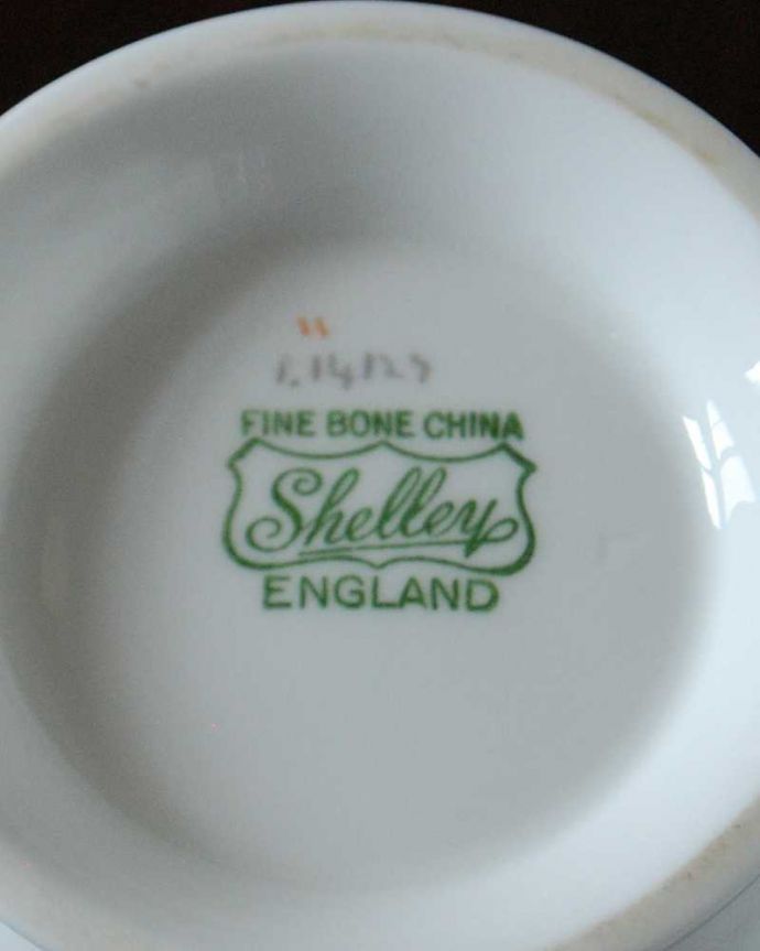 シェ―リー窯 アンティーク雑貨 黄金の麦のシェリー窯、イギリスで見つけたアンティークミルクポット。裏側には品質の証1945~1966年製造のシェリーのバックスタンプがあります。(m-3332-z)