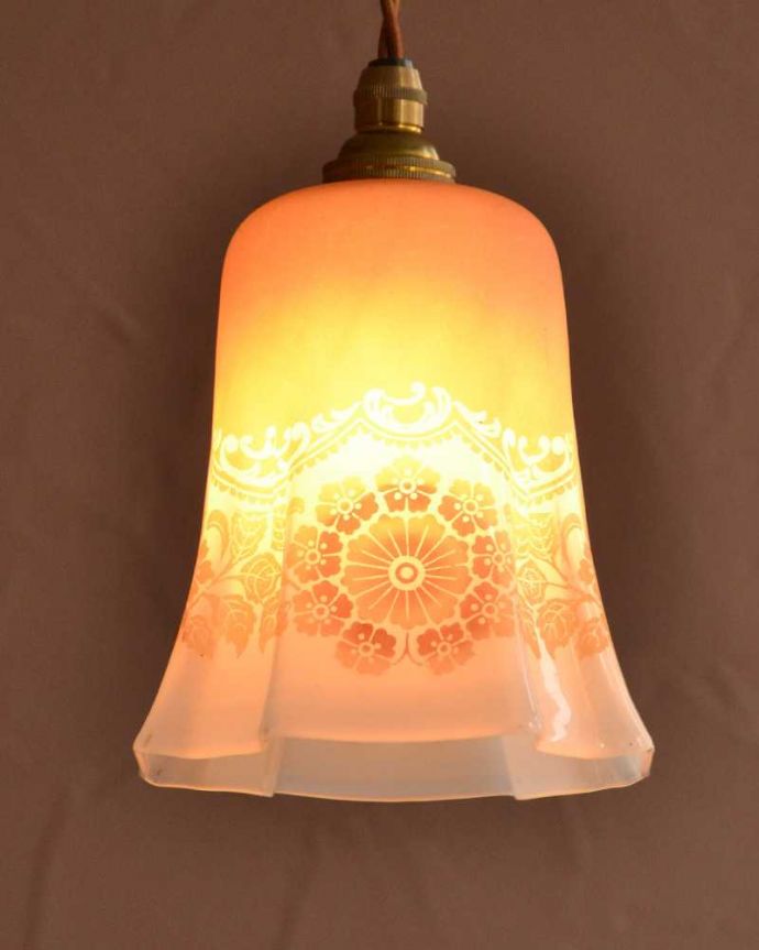 ペンダントライト　照明・ライティング　お花のレース模様が素敵なアンティークペンダントライト(コード・シャンデリア電球・ギャラリーなし)。。(m-3334-z)