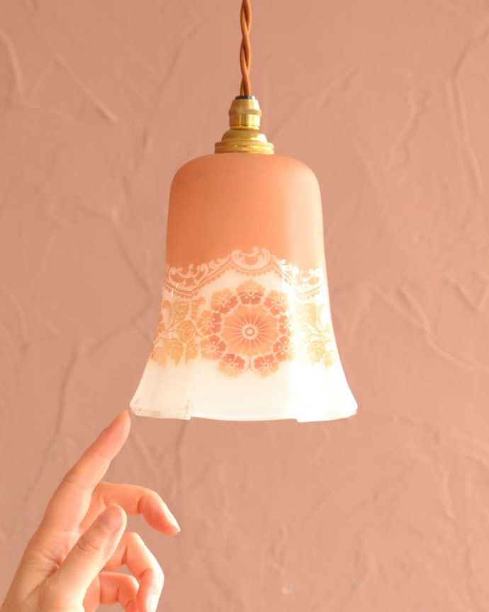 ペンダントライト　照明・ライティング　お花のレース模様が素敵なアンティークペンダントライト(コード・シャンデリア電球・ギャラリーなし)。。(m-3334-z)