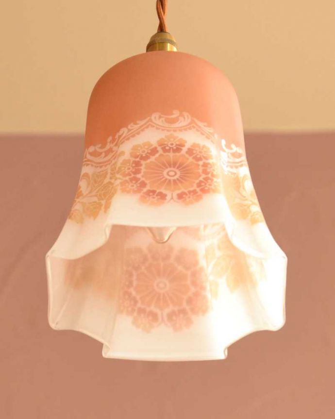 ペンダントライト　照明・ライティング　お花のレース模様が素敵なアンティークペンダントライト(コード・シャンデリア電球・ギャラリーなし)。。(m-3334-z)