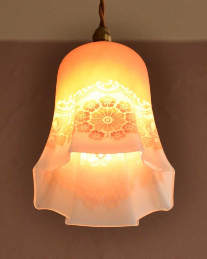 ペンダントライト　照明・ライティング　お花のレース模様が素敵なアンティークペンダントライト(コード・シャンデリア電球・ギャラリーなし)。。(m-3334-z)