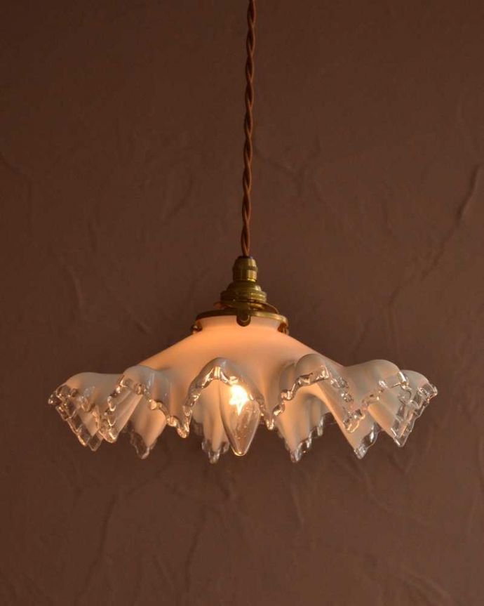 ペンダントライト　照明・ライティング　フランス輸入のミルクガラスランプシェード(コード・シャンデリア電球・ギャラリーA付き) 。。(m-3335-z)