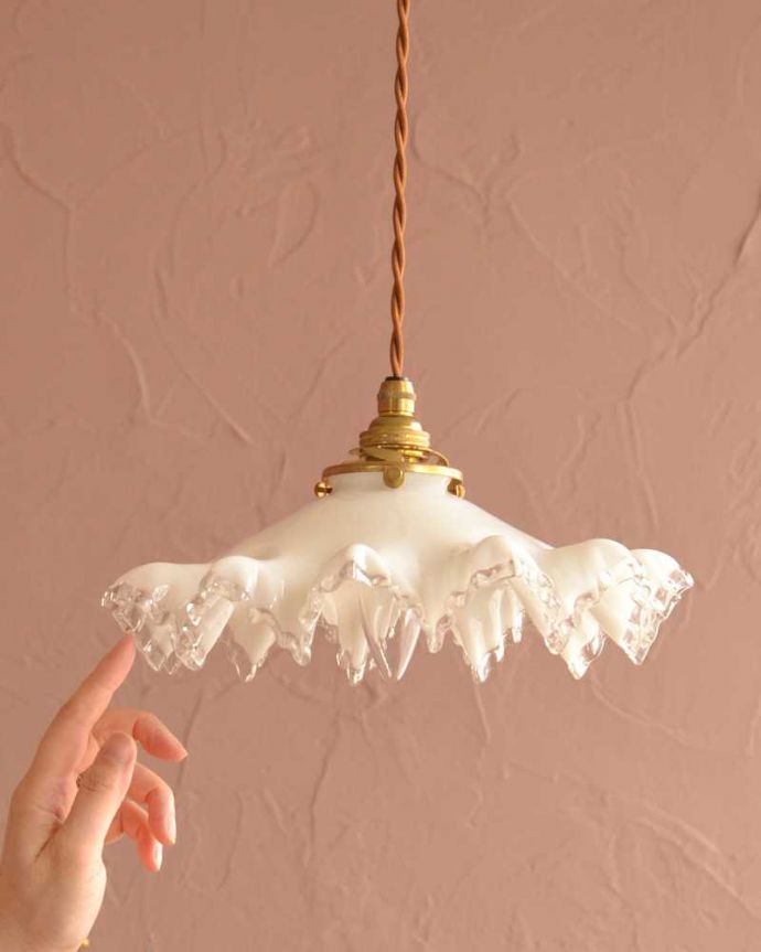 ミルクガラスのアップライト フランス輸入のミルクガラスランプシェード(コード・シャンデリア電球