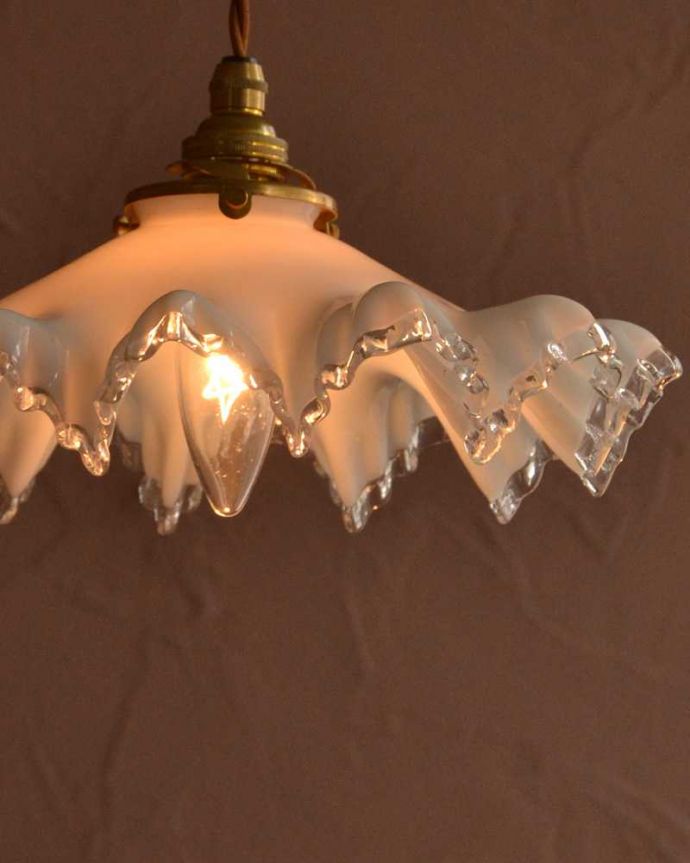 ペンダントライト　照明・ライティング　フランス輸入のミルクガラスランプシェード(コード・シャンデリア電球・ギャラリーA付き) 。。(m-3335-z)