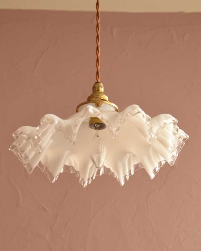 ペンダントライト　照明・ライティング　フランス輸入のミルクガラスランプシェード(コード・シャンデリア電球・ギャラリーA付き) 。。(m-3335-z)