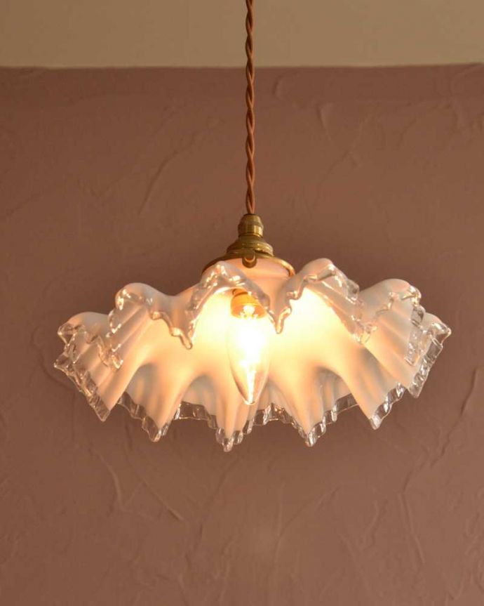 ペンダントライト　照明・ライティング　フランス輸入のミルクガラスランプシェード(コード・シャンデリア電球・ギャラリーA付き) 。。(m-3335-z)