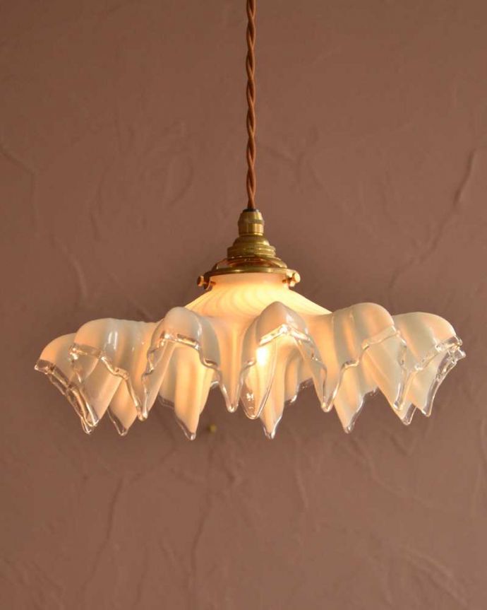 ペンダントライト　照明・ライティング　フランス輸入のミルクガラスランプシェード(コード・シャンデリア電球・ギャラリーA付き) 。。(m-3336-z)