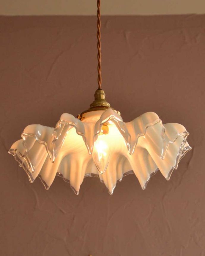 ペンダントライト　照明・ライティング　フランス輸入のミルクガラスランプシェード(コード・シャンデリア電球・ギャラリーA付き) 。。(m-3336-z)