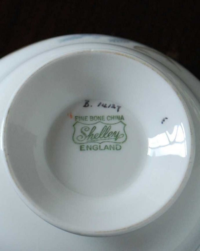 シェ―リー窯 アンティーク雑貨 黄金の麦のシェリー窯、イギリスで見つけたアンティークシュガーポット(シュガーボウル)。裏側のポーセリンマーク1945~1966年製造のシェリーのバックスタンプがあります。(m-3343-z)