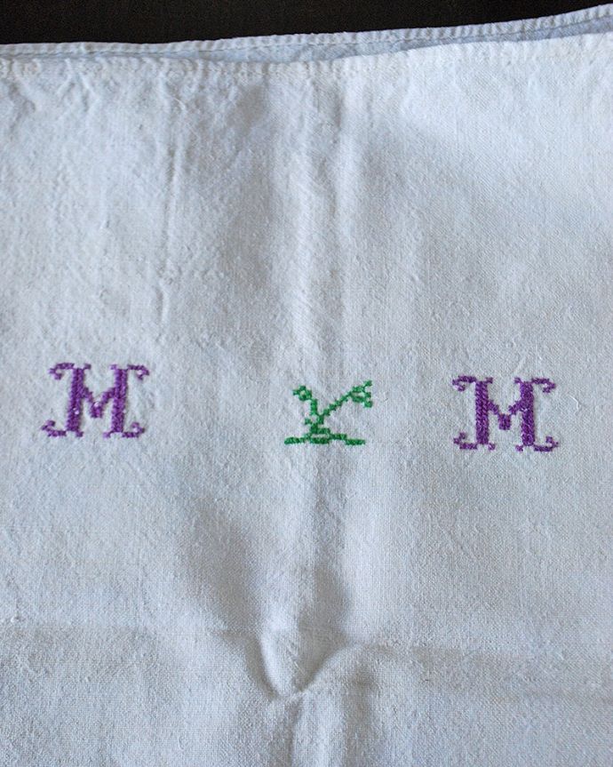 ぶどう＆イニシャルの刺繍入りのアンティークハンガリーリネン(m-3359