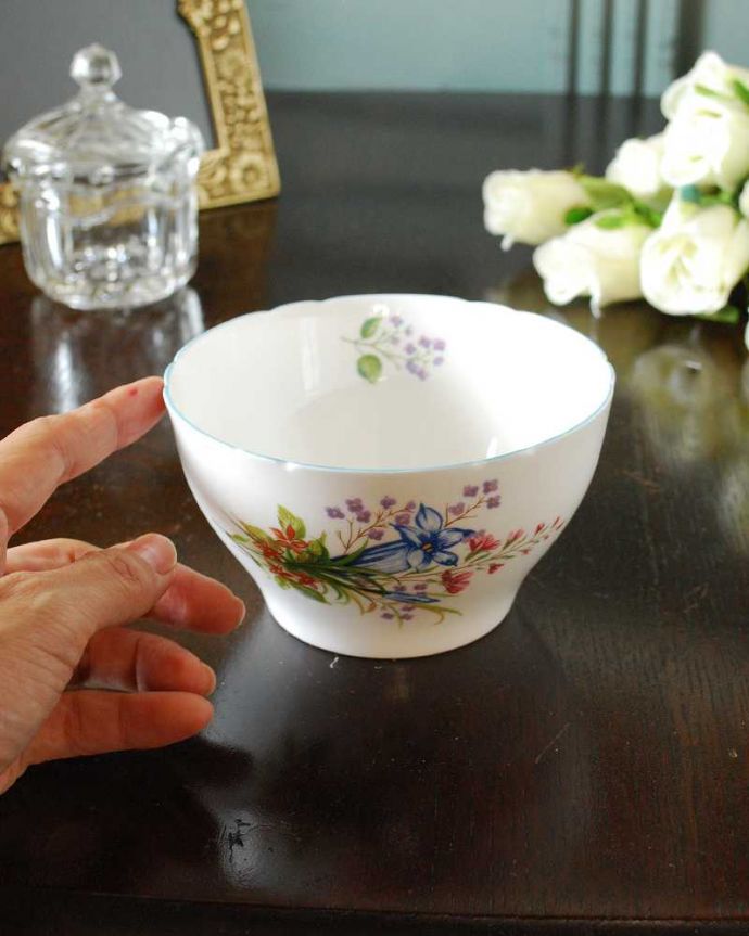 アンティーク雑貨 可憐なお花のシェリー窯(ワイルドフラワー) のアンティークシュガーポット。自分流の使い方で楽しんでくださいアンティークなのでキズや汚れはありますが、使えるものだけを選んできました。(m-3370-z)