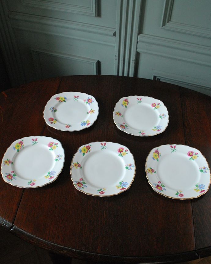 英国アンティークのおしゃれな食器